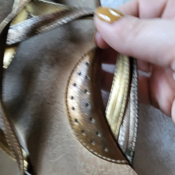 Merona sandals metallic straps low wedge US 9.5 - Picture 5 of 8